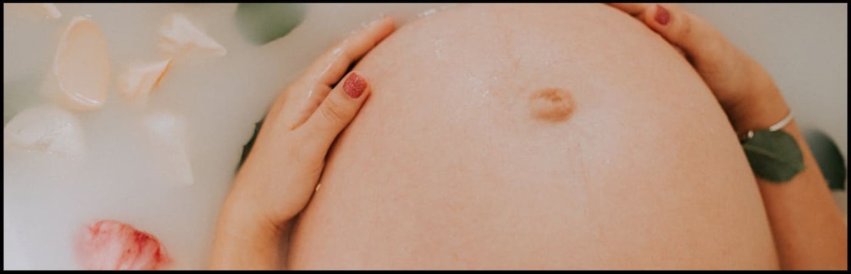 ¿Por qué mi bebé se mueve tanto en mi vientre? Causas y consejos